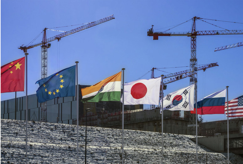 Флаги участников проекта ИТЭР: Китай, Евросоюз, Индия, Япония, Корея, Россия и США